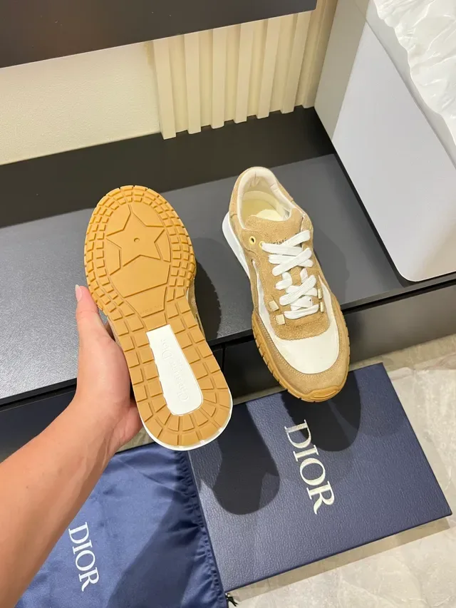 Dior B27 حذاء سنيكرز بيج وأبيض سويد للأسلوب الحياة 3