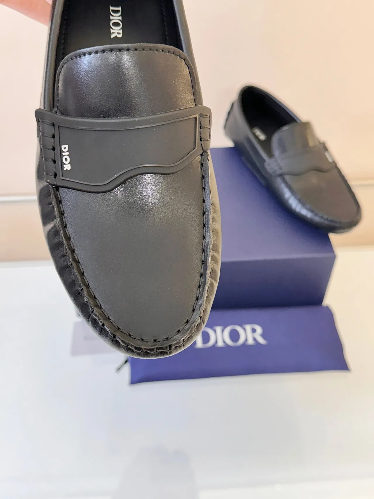 Dior Moc-Toe de cuero negro con costura loafer 3