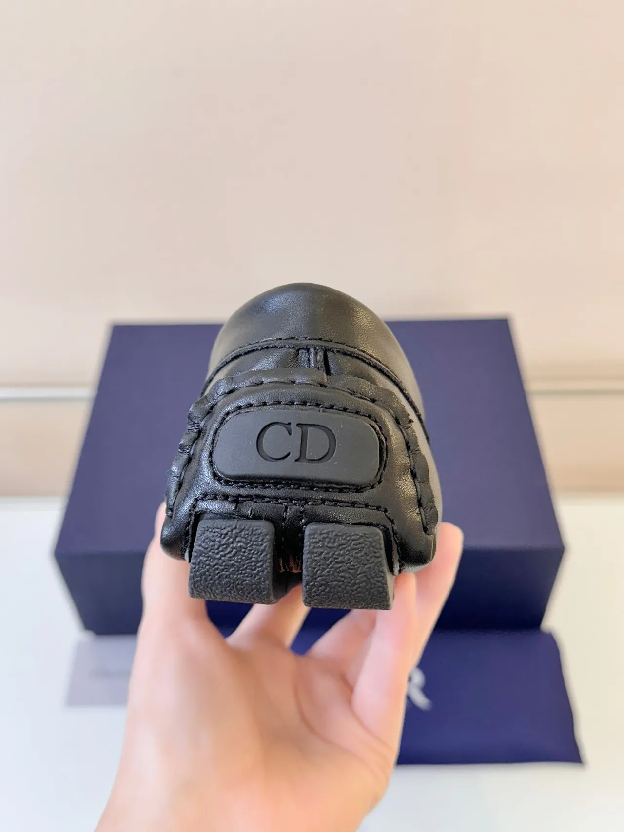Dior Moc-Toe de cuero negro con costura loafer 4