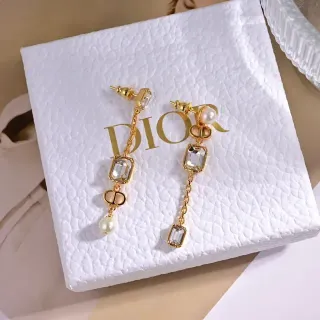 Dior ক্রিস্টাল এবং পার্ল অসমমিত ড্রপ ইয়াররিংস