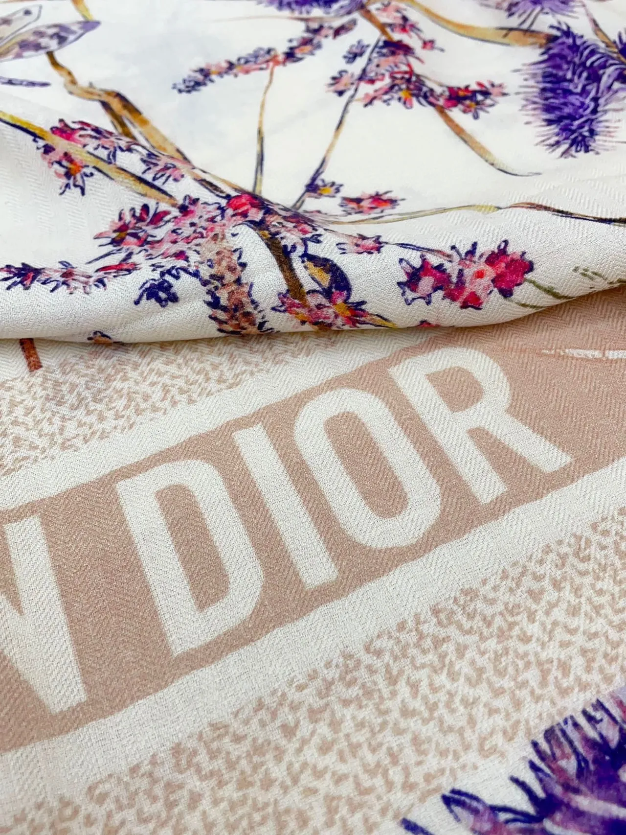 Dior estampado floral y de insectos bufanda de seda crema 9