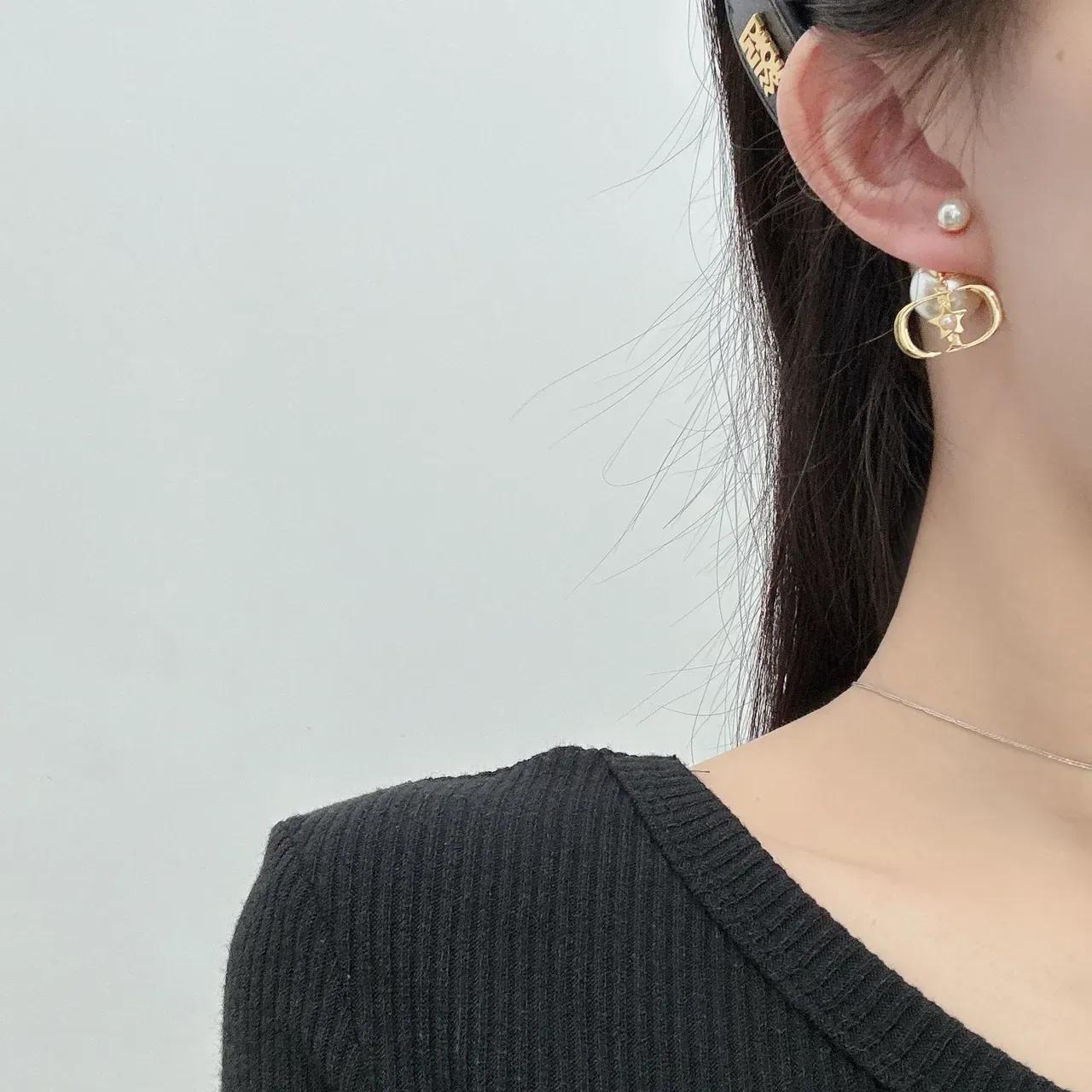 Dior Gold-Tone Pearl Oval Motif Earrings 5