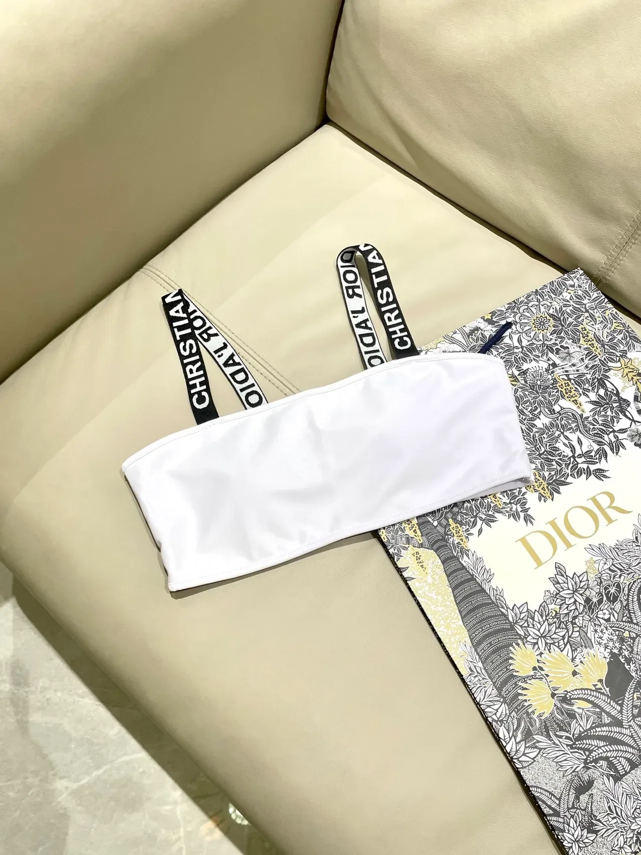Dior J'adore সাদা Bandeau টপ এবং হাই ওয়েস্টেড ব্রিফস সুইমওয়্যার 4