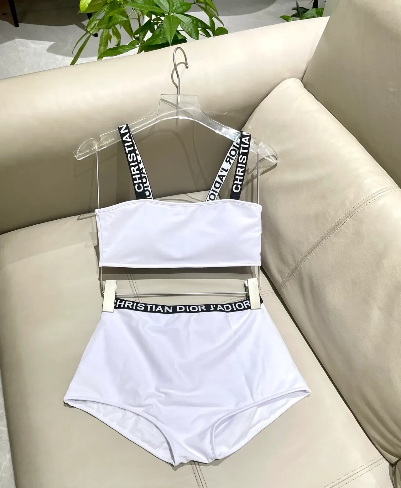 Dior J'adore সাদা Bandeau টপ এবং হাই ওয়েস্টেড ব্রিফস সুইমওয়্যার 5