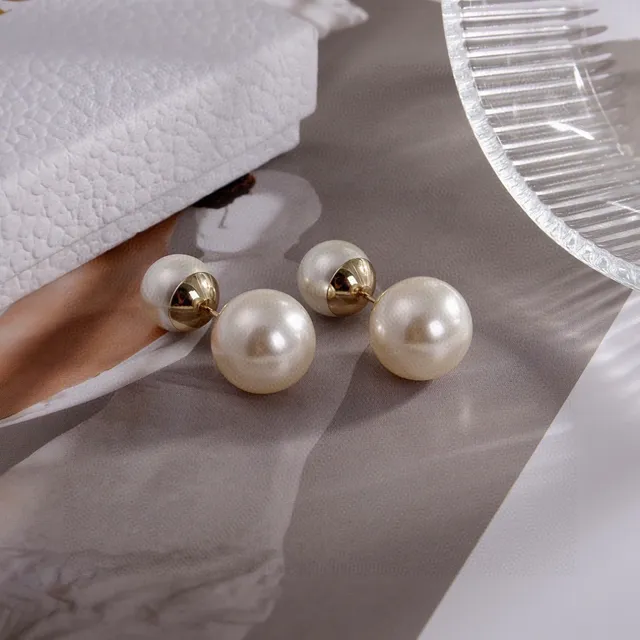 Dior Pearl Double-Sided Stud Earrings 3