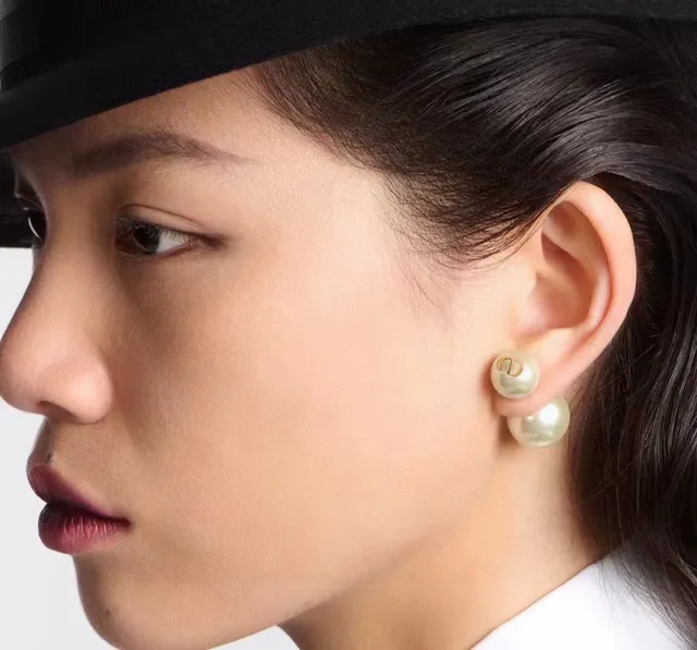 Dior Pearl Double-Sided Stud Earrings 7