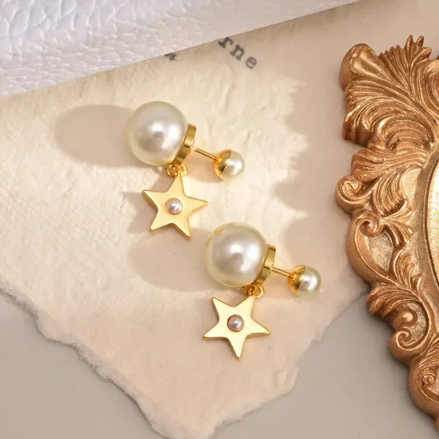 Dior Tribales गोल्ड टोन मेटल और सफेद रेजिन मोती कान की अंगूठी 4