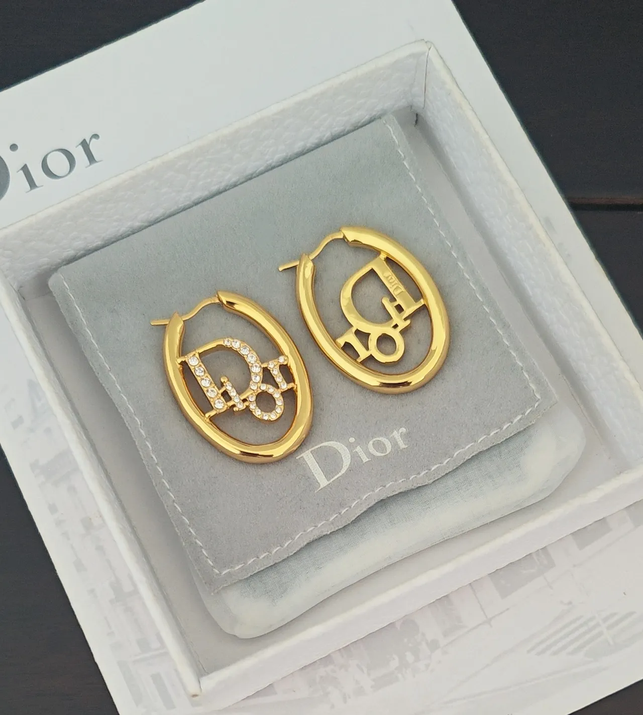Dior Tribales Créoles ovales transparents en or pavés de cristaux Monogram 3