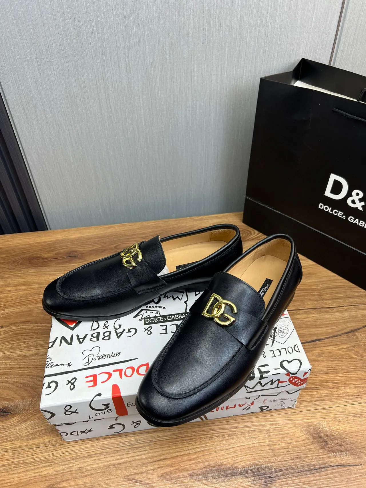 Dolce & Gabbana Portofino Couro Preto Dourado Fivela Logo Loafer 3
