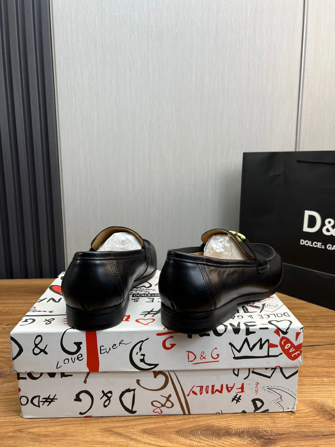 Dolce & Gabbana Portofino Couro Preto Dourado Fivela Logo Loafer 4