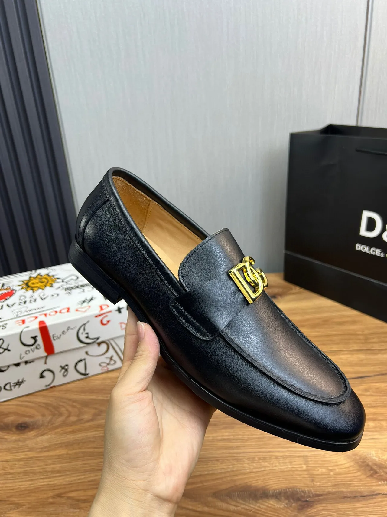Dolce & Gabbana Portofino Couro Preto Dourado Fivela Logo Loafer 6