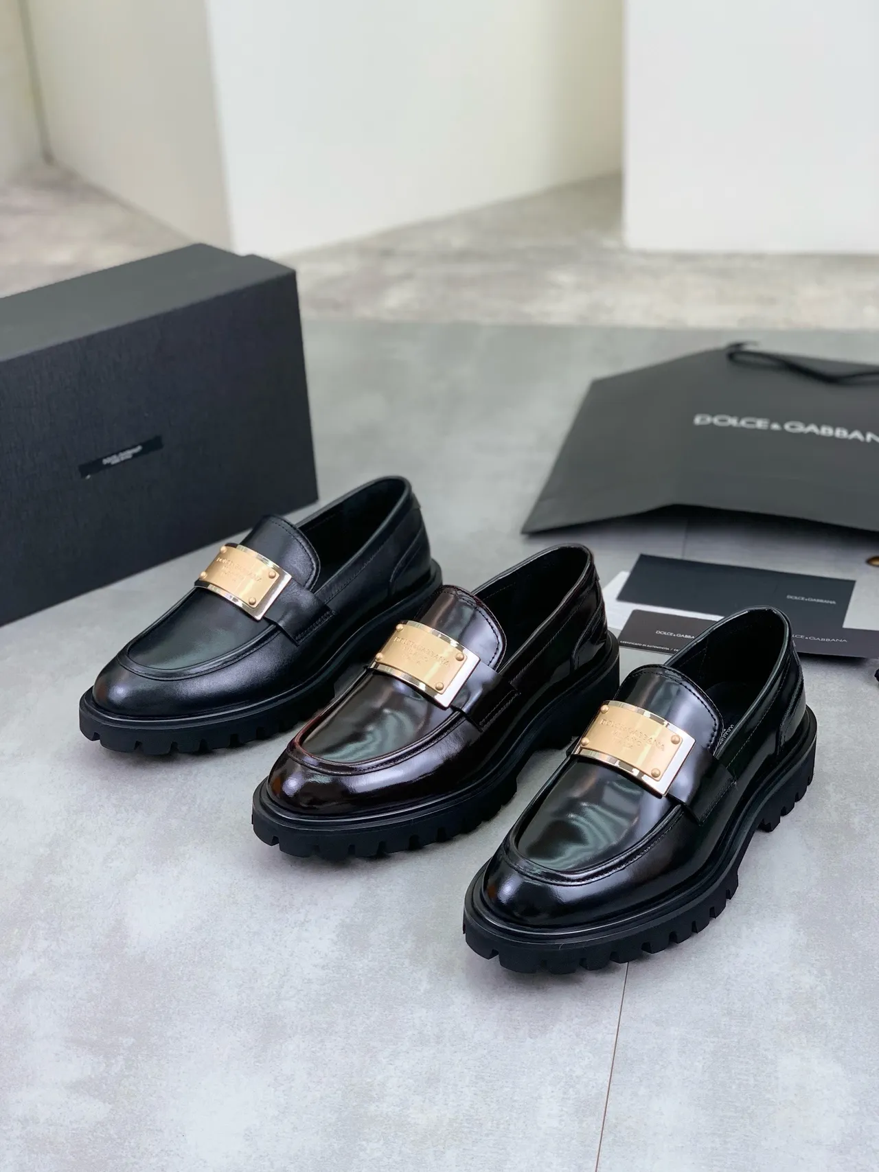 Dolce & Gabbana Portofino أسود ذهبي جلد لوحة مكاسين 2