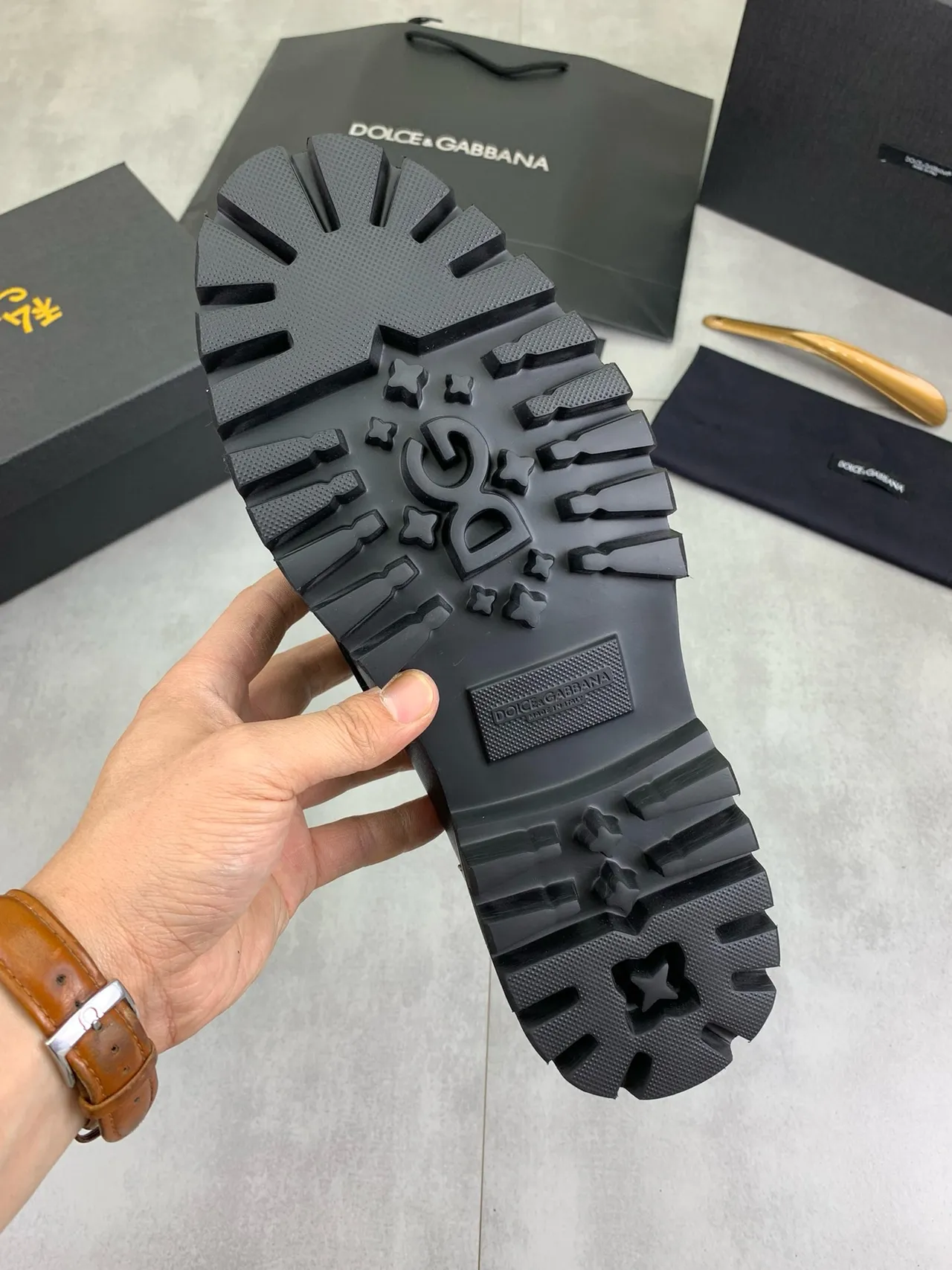 Dolce & Gabbana Portofino أسود ذهبي جلد لوحة مكاسين 4