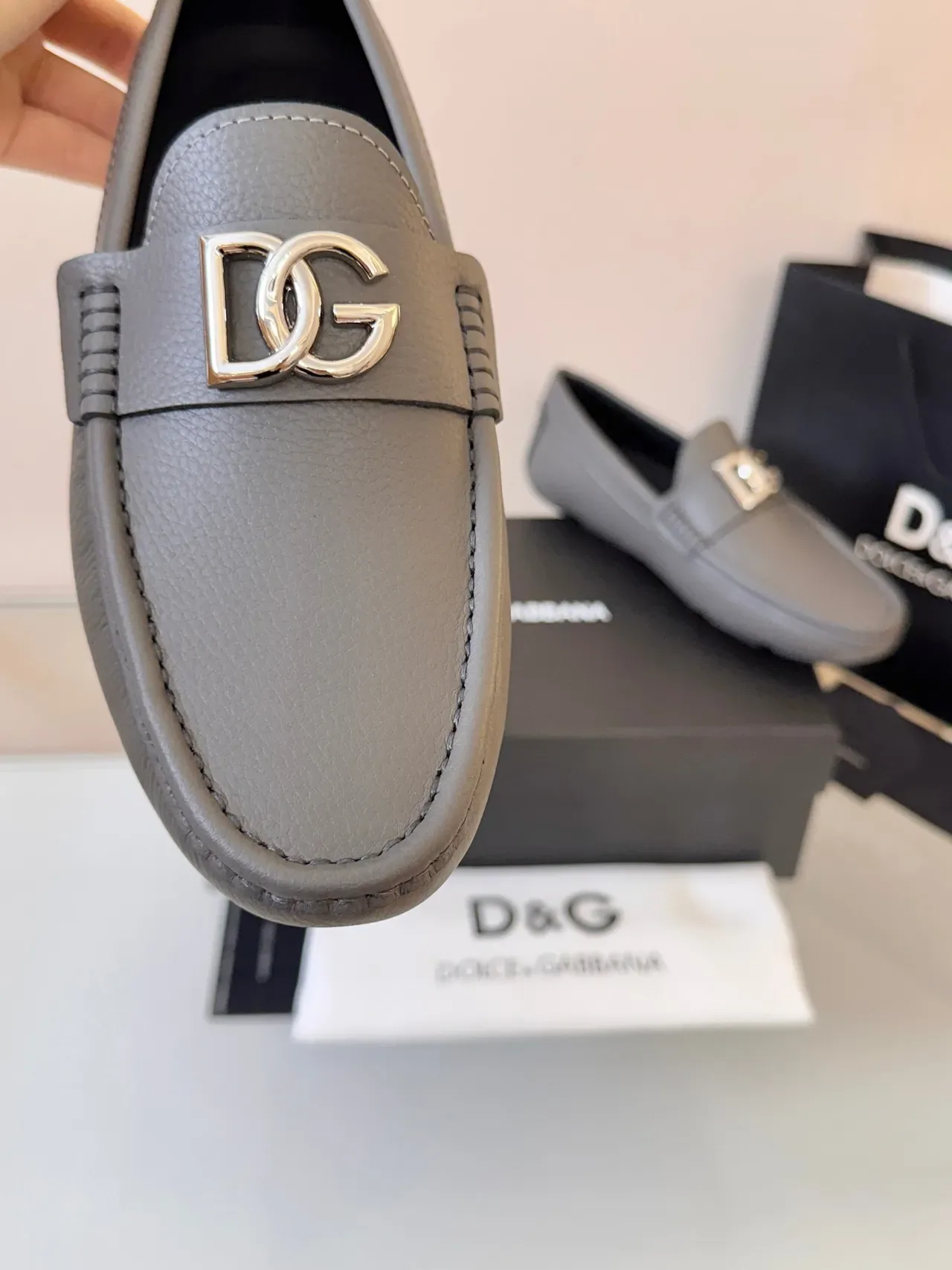 Dolce & Gabbana Portofino Moc-Toe Loafer de couro cinza preto 3
