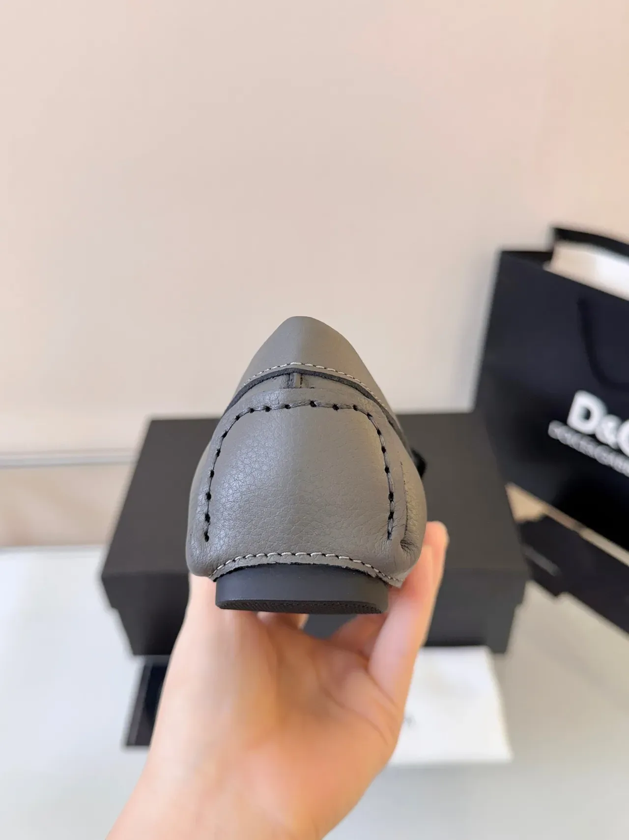 Dolce & Gabbana Portofino Moc-Toe Loafer de couro cinza preto 4