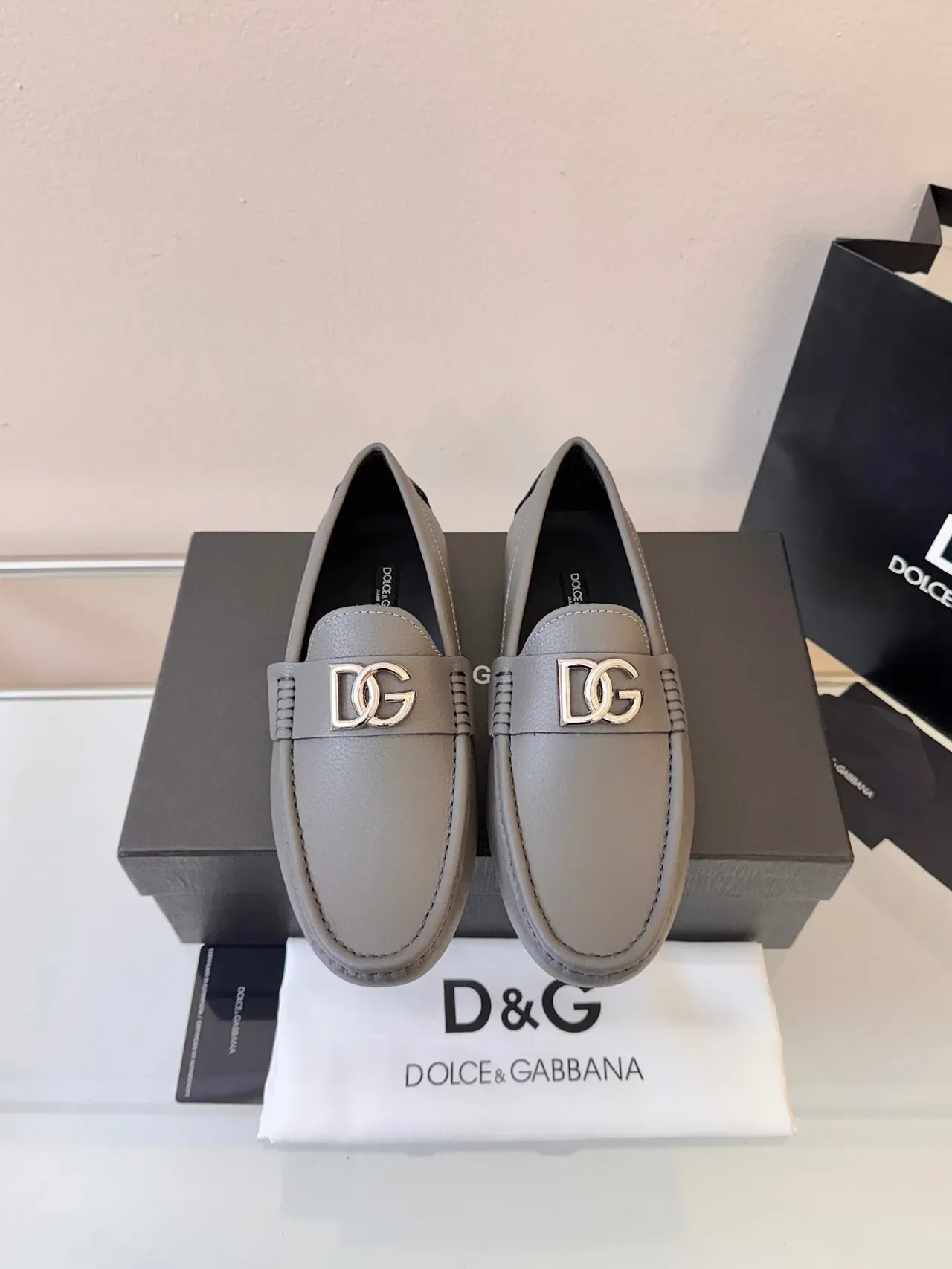 Dolce & Gabbana Portofino Moc-Toe Loafer de couro cinza preto 6