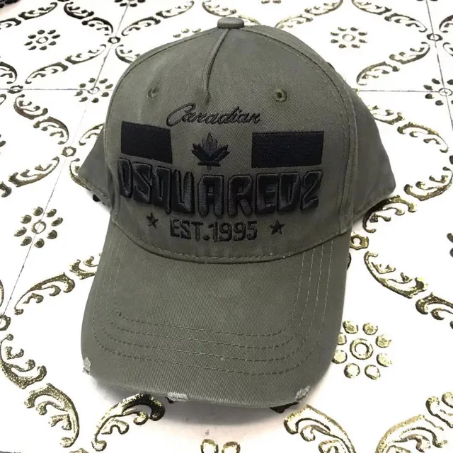 Dsquared2 Casquette de baseball noire brodée avec le drapeau canadien 4