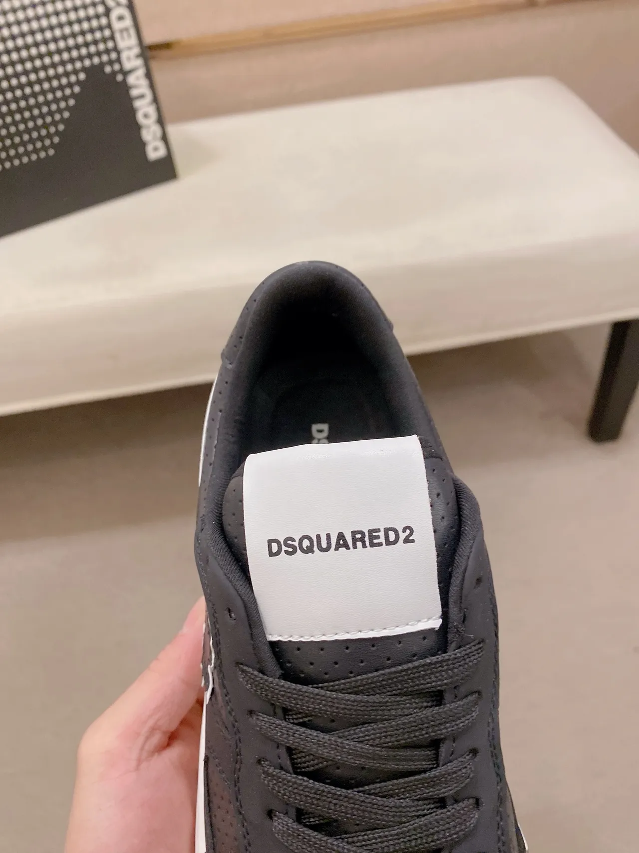 Dsquared2 ICON حذاء رياضي مثقوب بتصميم ورقة القيقب 4