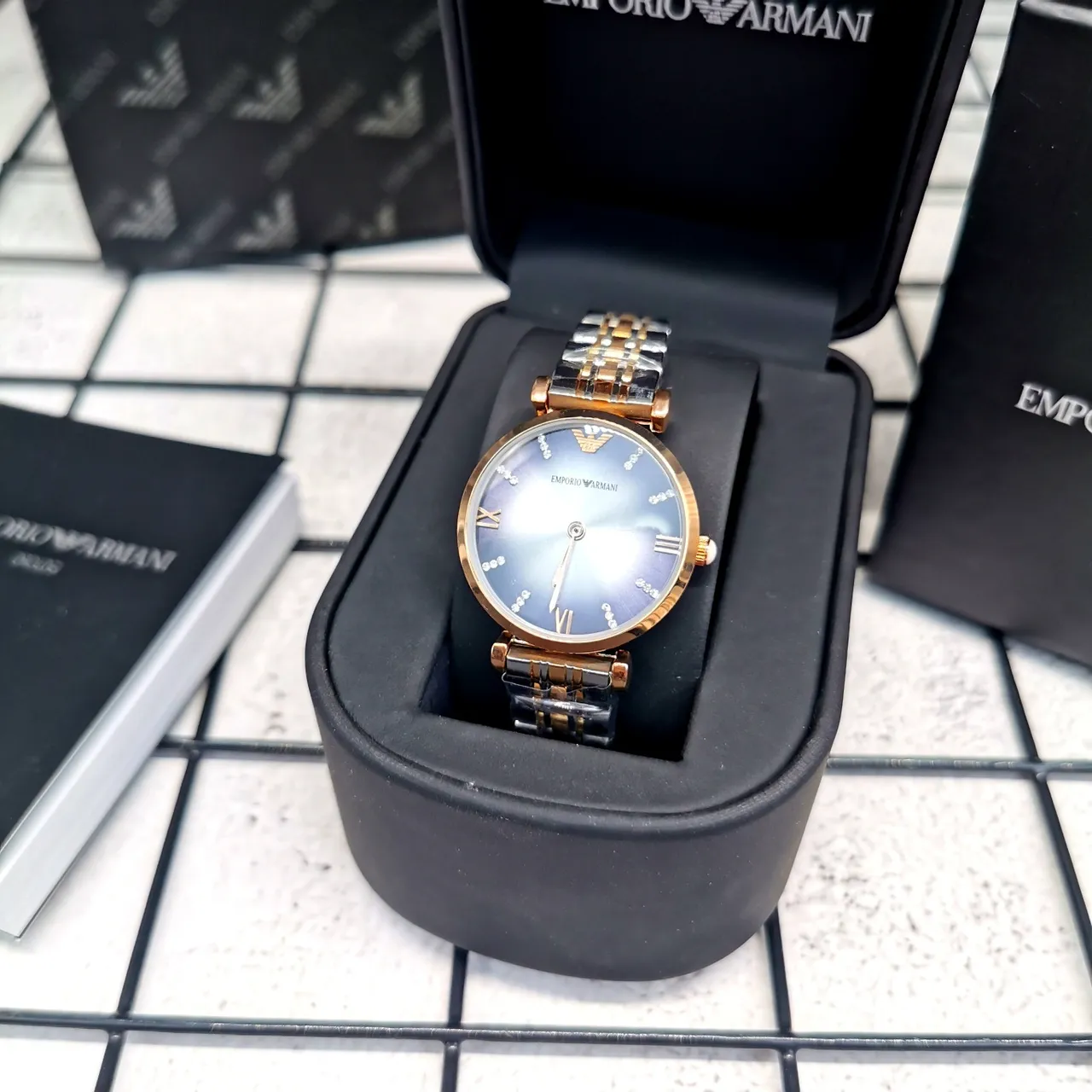 Emporio Armani Blue Gold 圆形表壳 双色金属手链 石英表 4