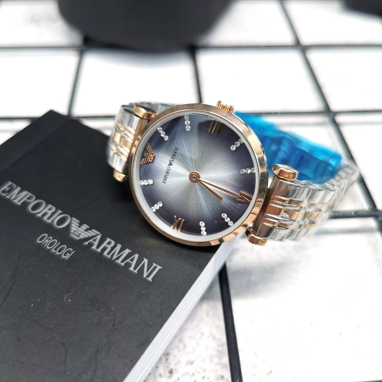 Emporio Armani Blue Gold 圆形表壳 双色金属手链 石英表 5