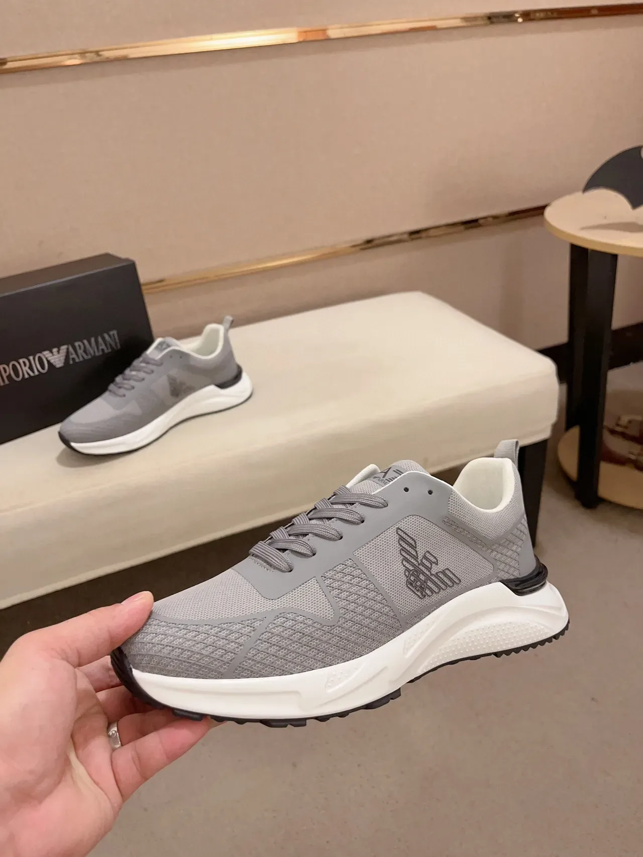 Emporio Armani EA Run ধূসর সাদা জাল ও সিন্থেটিক উপর খোদাই করা মিডসোল লাইফস্টাইল স্নিকার্স 3