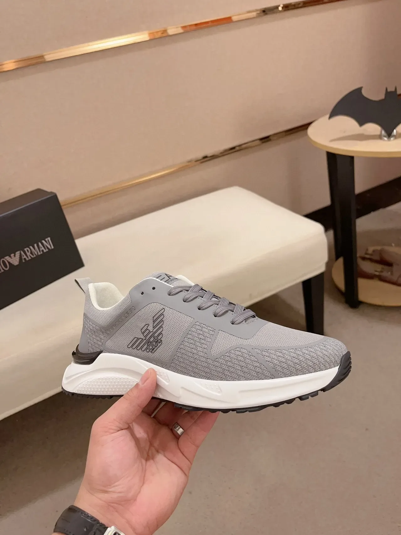 Emporio Armani EA Run ধূসর সাদা জাল ও সিন্থেটিক উপর খোদাই করা মিডসোল লাইফস্টাইল স্নিকার্স 4
