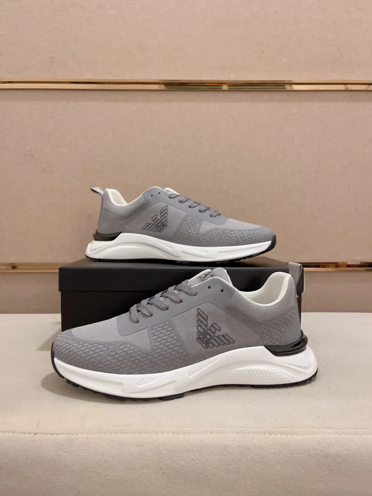 Emporio Armani EA Run ধূসর সাদা জাল ও সিন্থেটিক উপর খোদাই করা মিডসোল লাইফস্টাইল স্নিকার্স 7