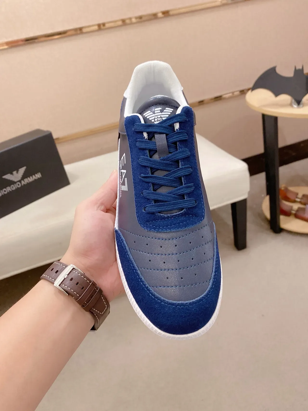 Emporio Armani EA7 Sneakers lifestyle avec panneaux en daim navy et gris 5