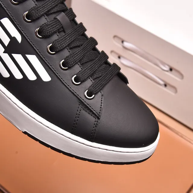 Emporio Armani Logo Sneaker काली और सफेद लाइफस्टाइल स्नीकर 2