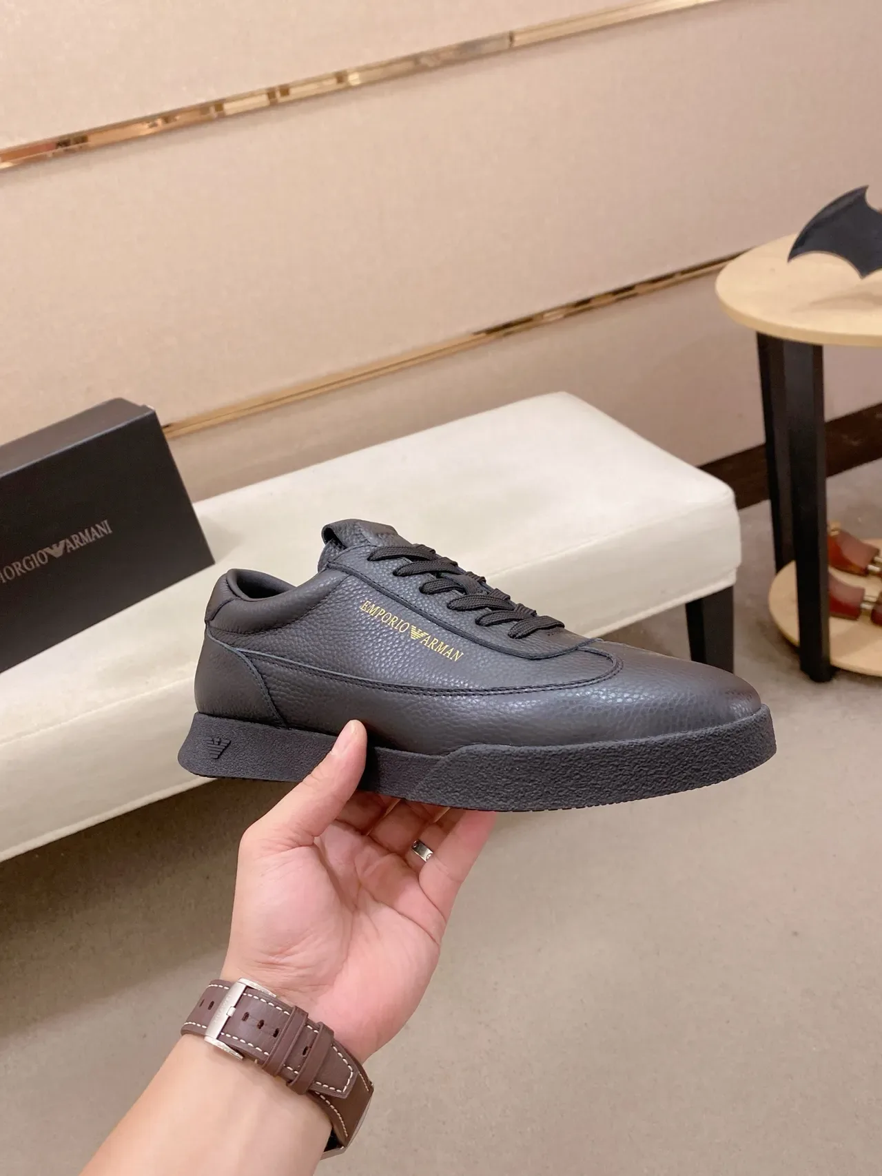 Emporio Armani Sneaker en cuir pebbled low top avec branding doré 4