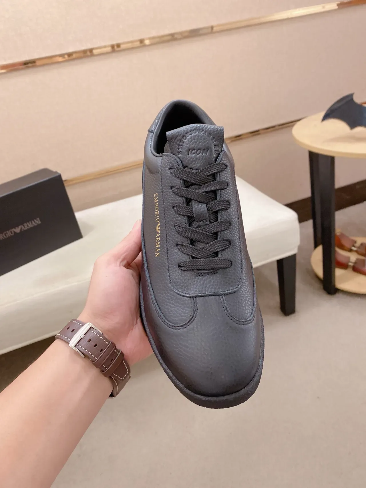 Emporio Armani Sneaker en cuir pebbled low top avec branding doré 5