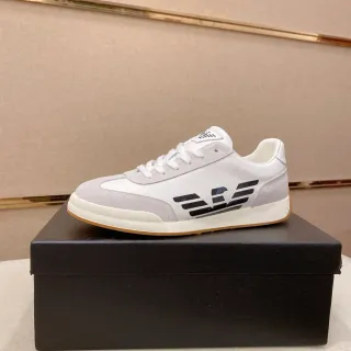 Emporio Armani সাদা ধূসর নিম্ন উচ্চতার সুয়েড-চামড়া প্যানেল জীবনধারা স্নিকার