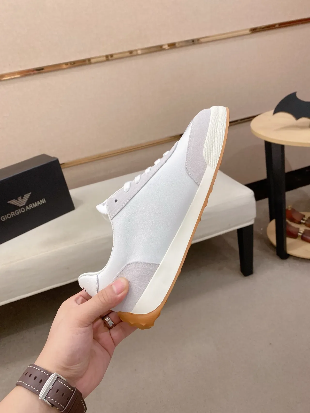 Emporio Armani Baskets lifestyle basses à panneaux en suédé et cuir blanc gris 5