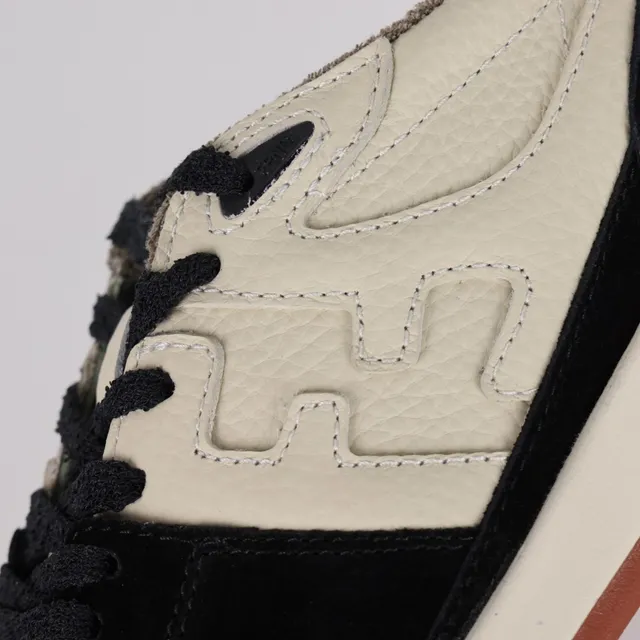 Fendi Beige Noir Construction Asymétrique Panel Cuir Crème Et Daim Contraste Chaussures Lifestyle 6