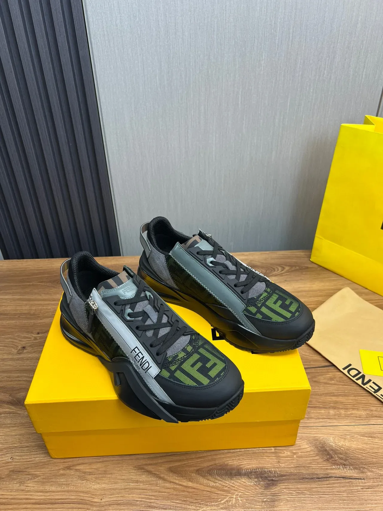Fendi 黑色绿色厚底 FF 花纹网面生活风格休闲鞋 2