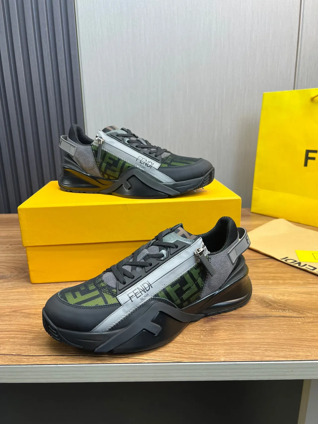 Fendi 黑色绿色厚底 FF 花纹网面生活风格休闲鞋 3