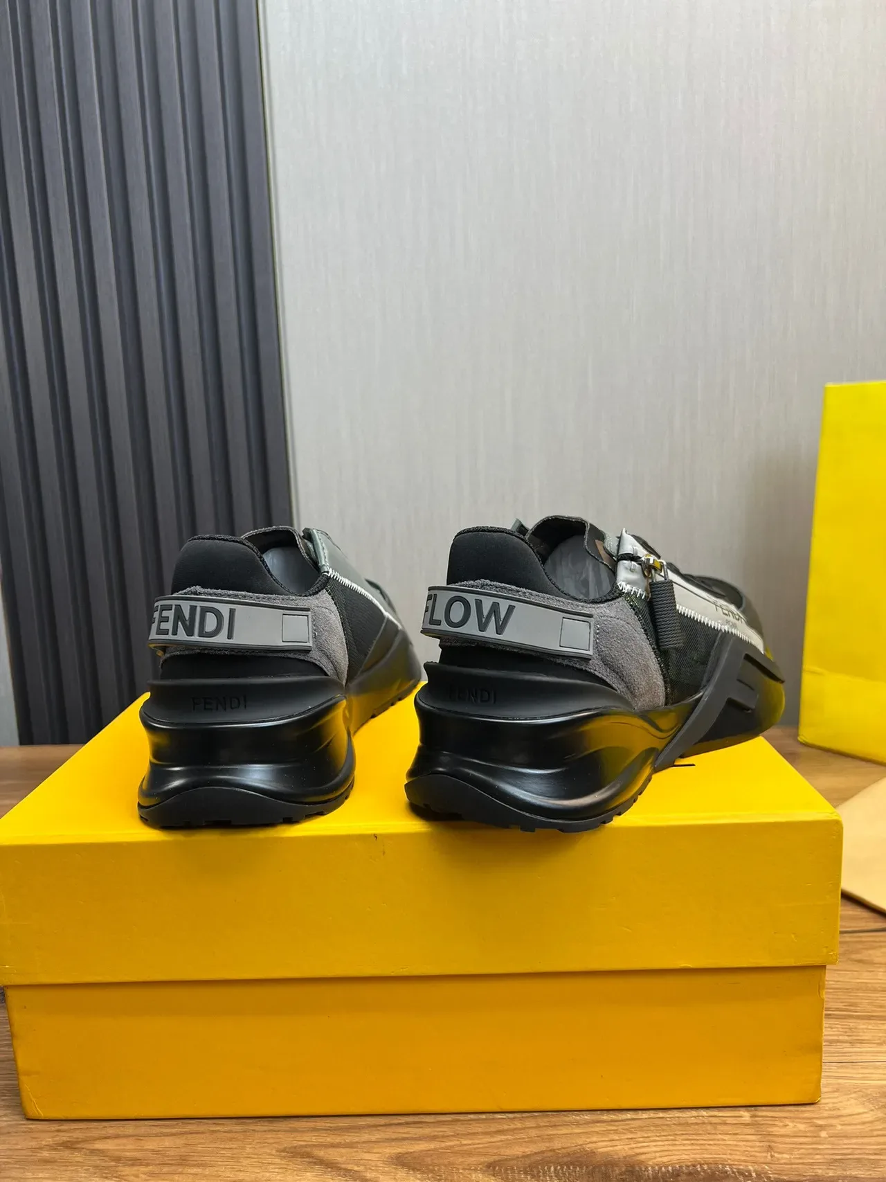 Fendi 黑色绿色厚底 FF 花纹网面生活风格休闲鞋 4