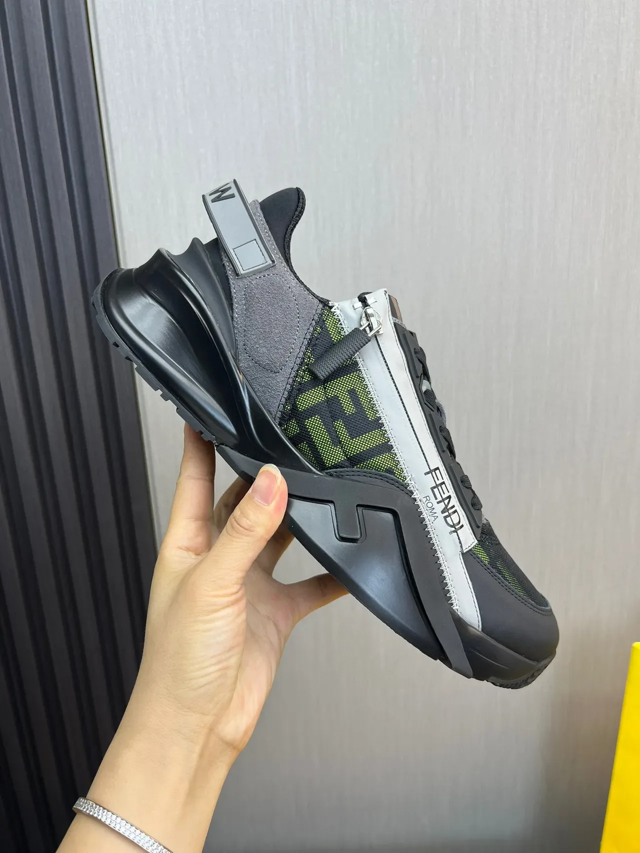 Fendi 黑色绿色厚底 FF 花纹网面生活风格休闲鞋 6