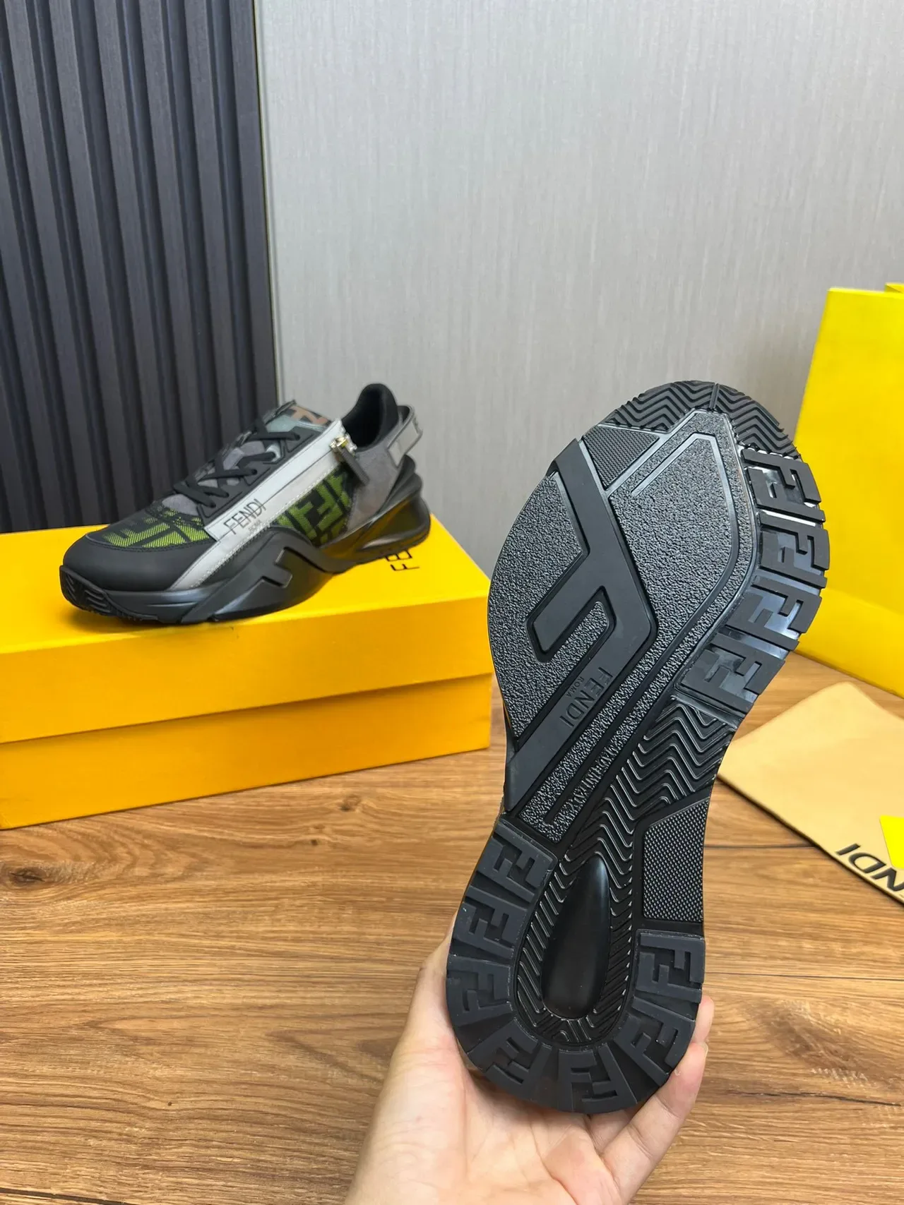 Fendi 黑色绿色厚底 FF 花纹网面生活风格休闲鞋 8