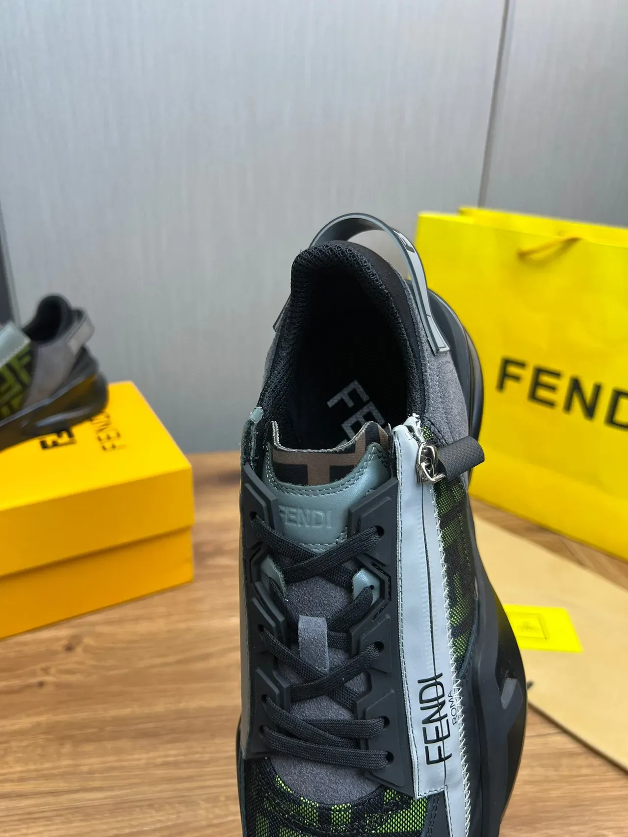 Fendi 黑色绿色厚底 FF 花纹网面生活风格休闲鞋 9