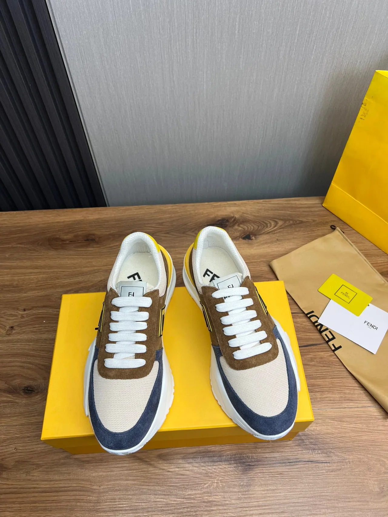 Fendi بني بحري كعب منحوت مختلط Suede-Mesh-Nubuck الجزء العلوي حذاء رياضي كبير 2