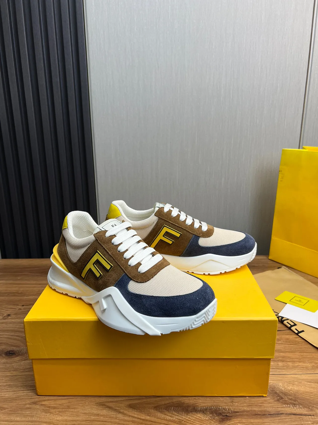 Fendi بني بحري كعب منحوت مختلط Suede-Mesh-Nubuck الجزء العلوي حذاء رياضي كبير 3