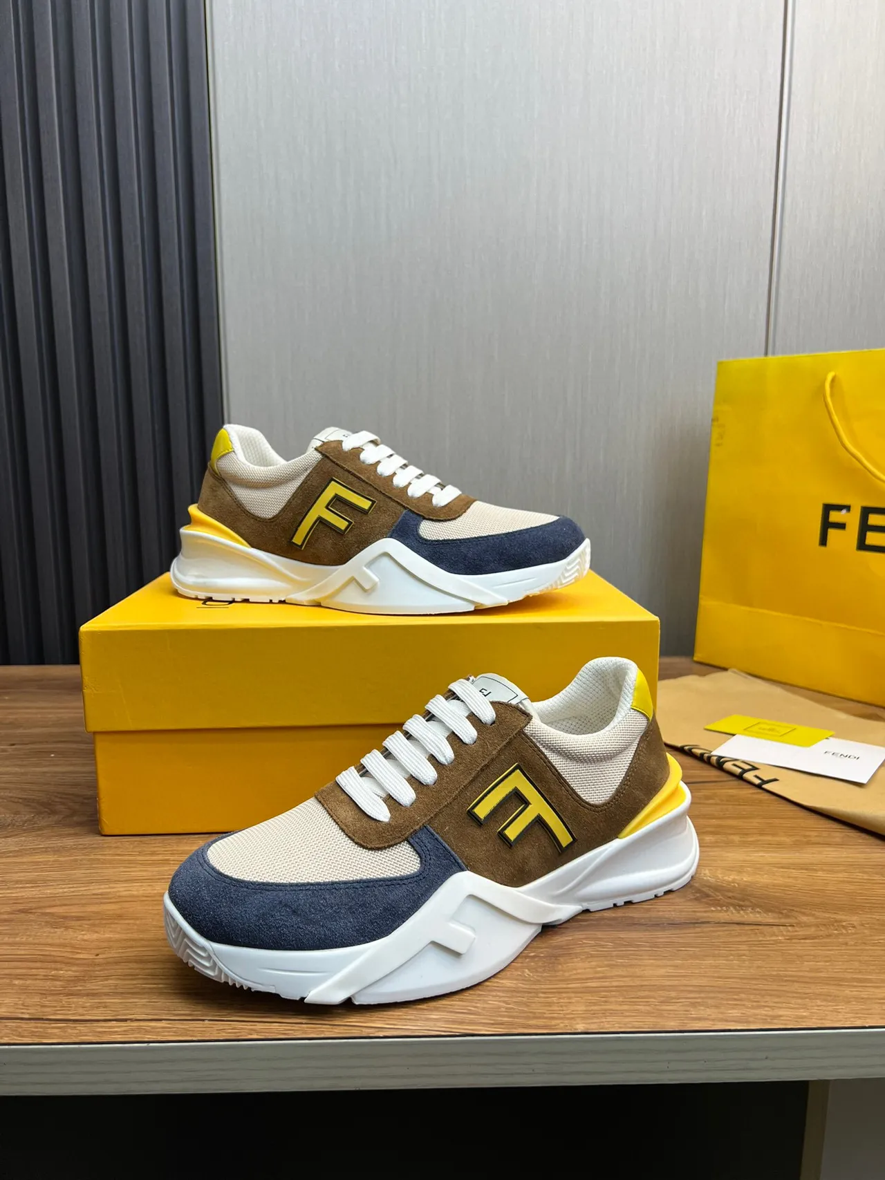 Fendi بني بحري كعب منحوت مختلط Suede-Mesh-Nubuck الجزء العلوي حذاء رياضي كبير 4