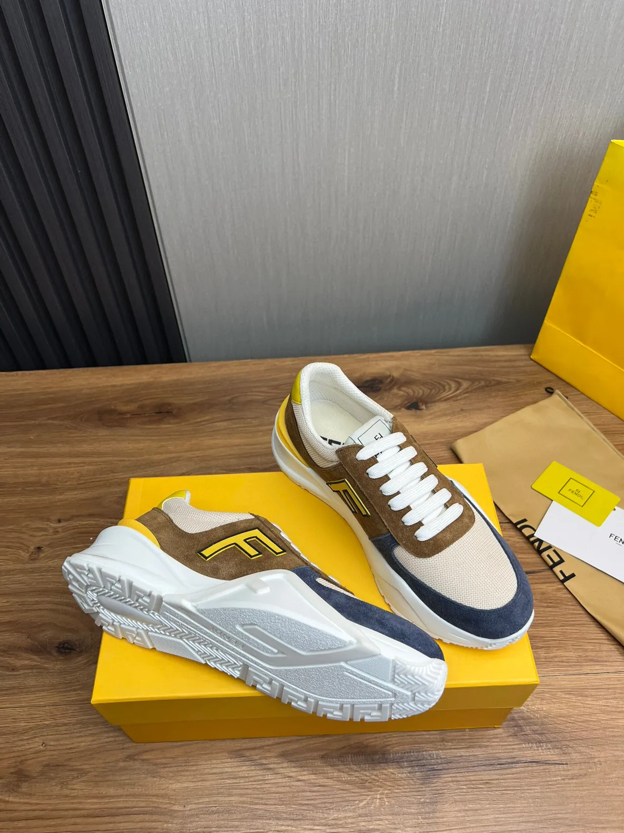 Fendi بني بحري كعب منحوت مختلط Suede-Mesh-Nubuck الجزء العلوي حذاء رياضي كبير 6