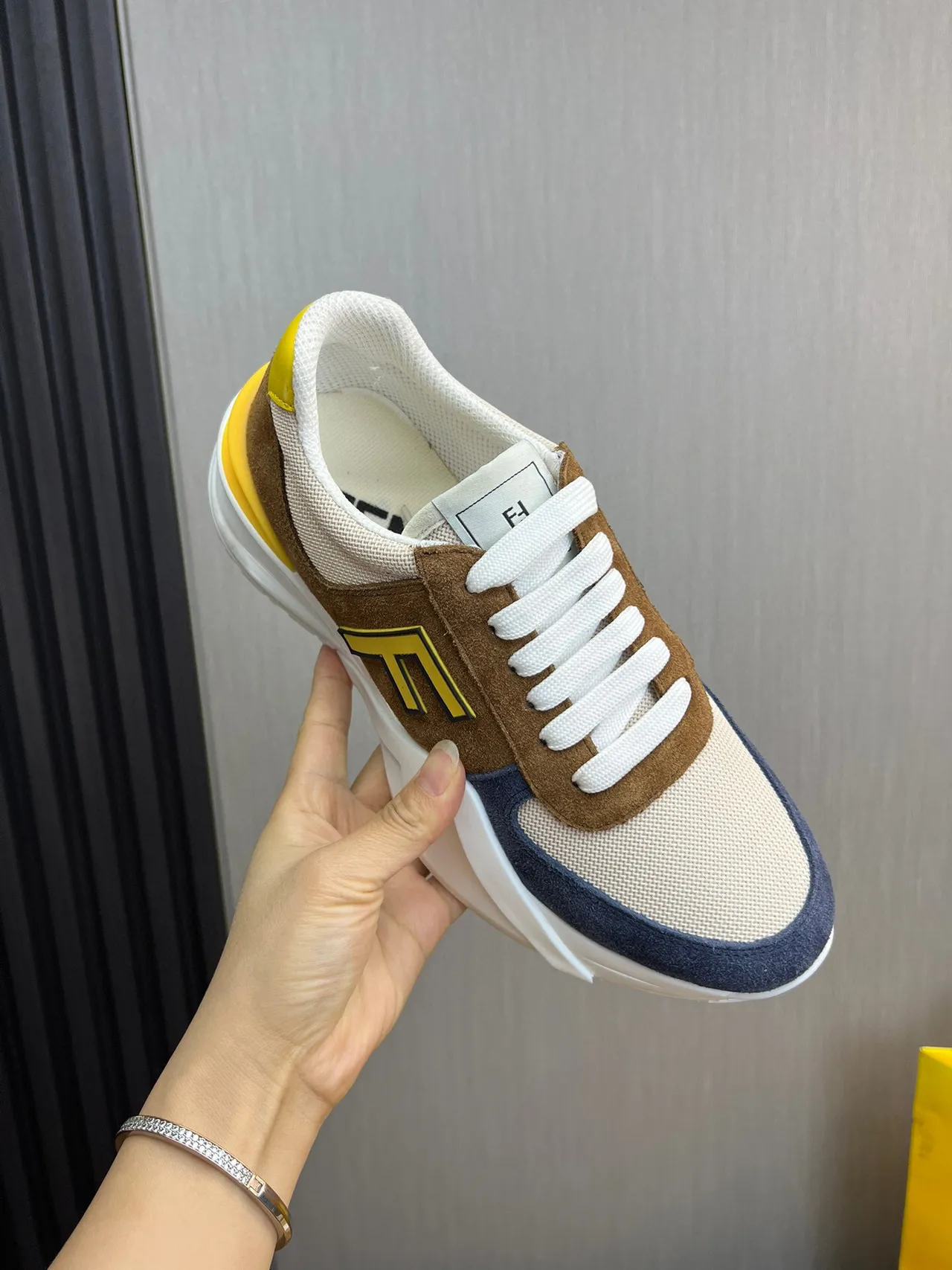 Fendi بني بحري كعب منحوت مختلط Suede-Mesh-Nubuck الجزء العلوي حذاء رياضي كبير 8