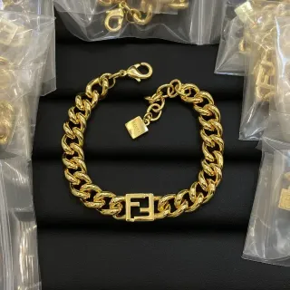 سوار فندي FF سلسلة Curb-Link ذهبي