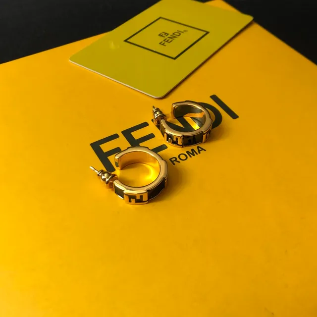 Fendi FF Logo সোনালি টোন এবং কালো ইনলেয় হুপ ইয়াররিংস 2