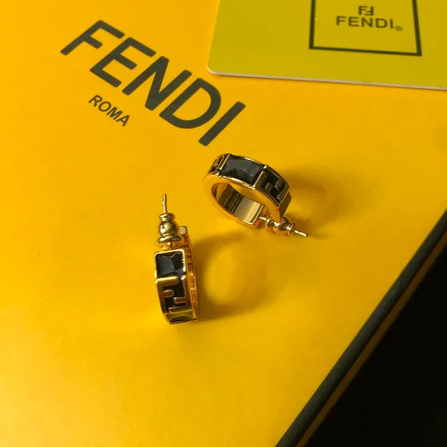 Fendi FF Logo সোনালি টোন এবং কালো ইনলেয় হুপ ইয়াররিংস 3