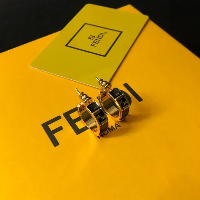 Fendi FF Logo সোনালি টোন এবং কালো ইনলেয় হুপ ইয়াররিংস 4