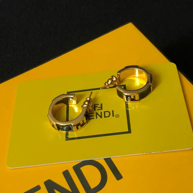Fendi FF Logo সোনালি টোন এবং কালো ইনলেয় হুপ ইয়াররিংস 5